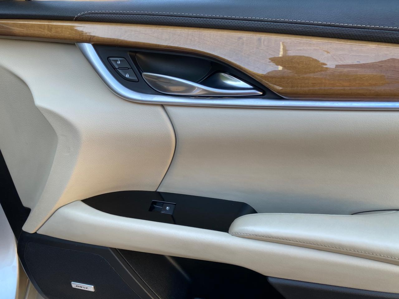 Cadillac XTS 4dr Sdn Luxury FWD 2018