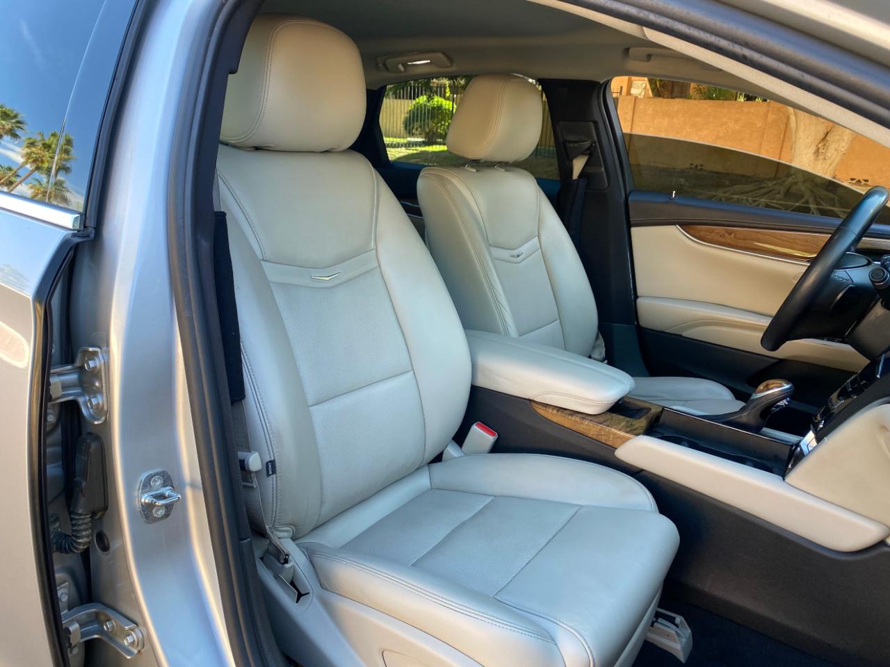 Cadillac XTS 4dr Sdn Luxury FWD 2018
