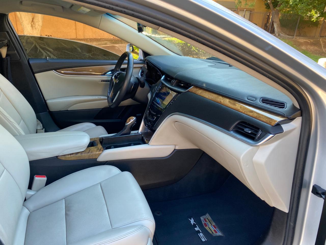 Cadillac XTS 4dr Sdn Luxury FWD 2018
