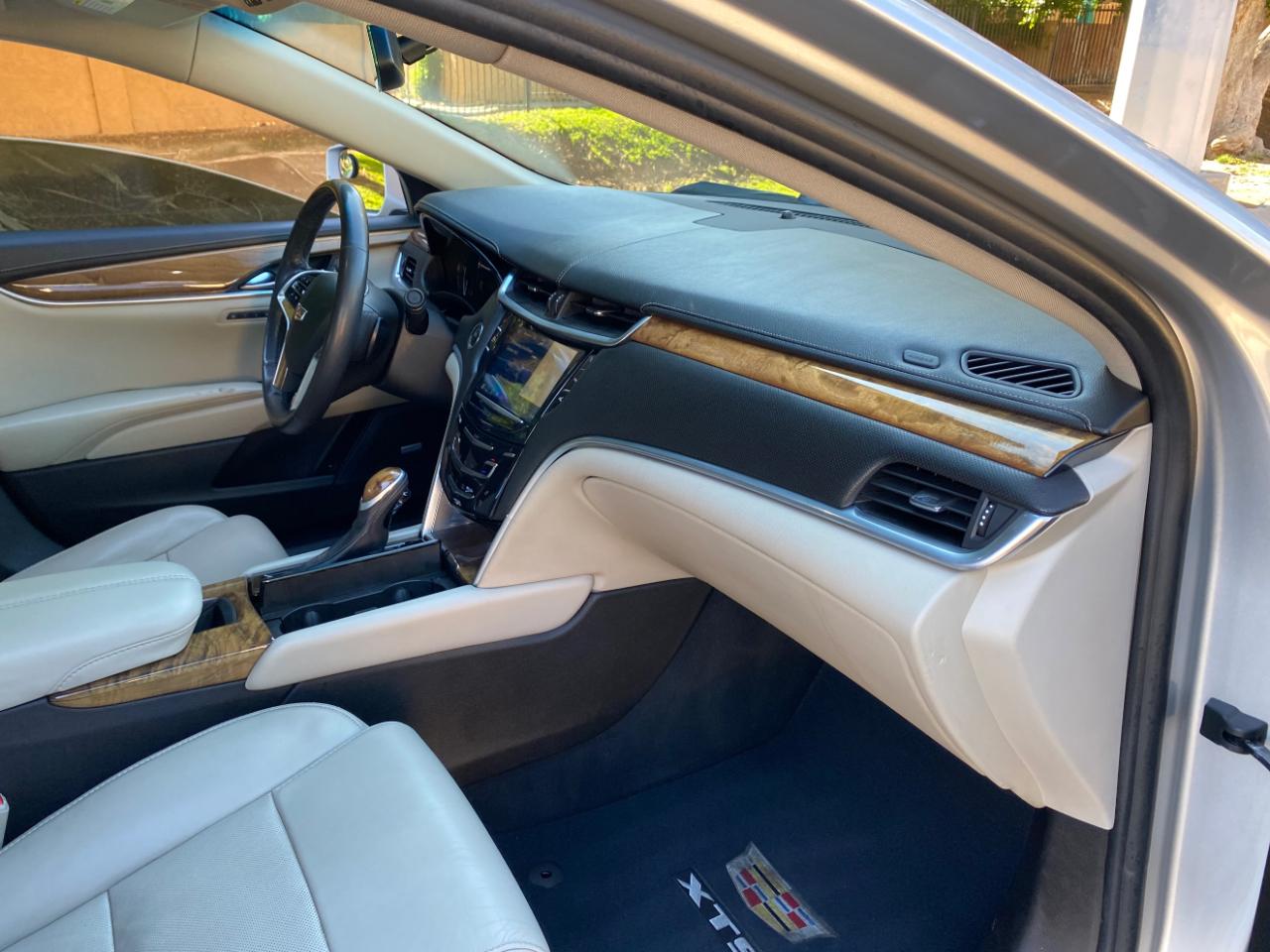 Cadillac XTS 4dr Sdn Luxury FWD 2018