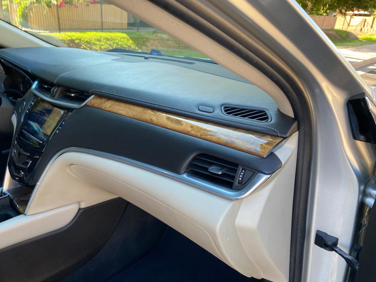 Cadillac XTS 4dr Sdn Luxury FWD 2018