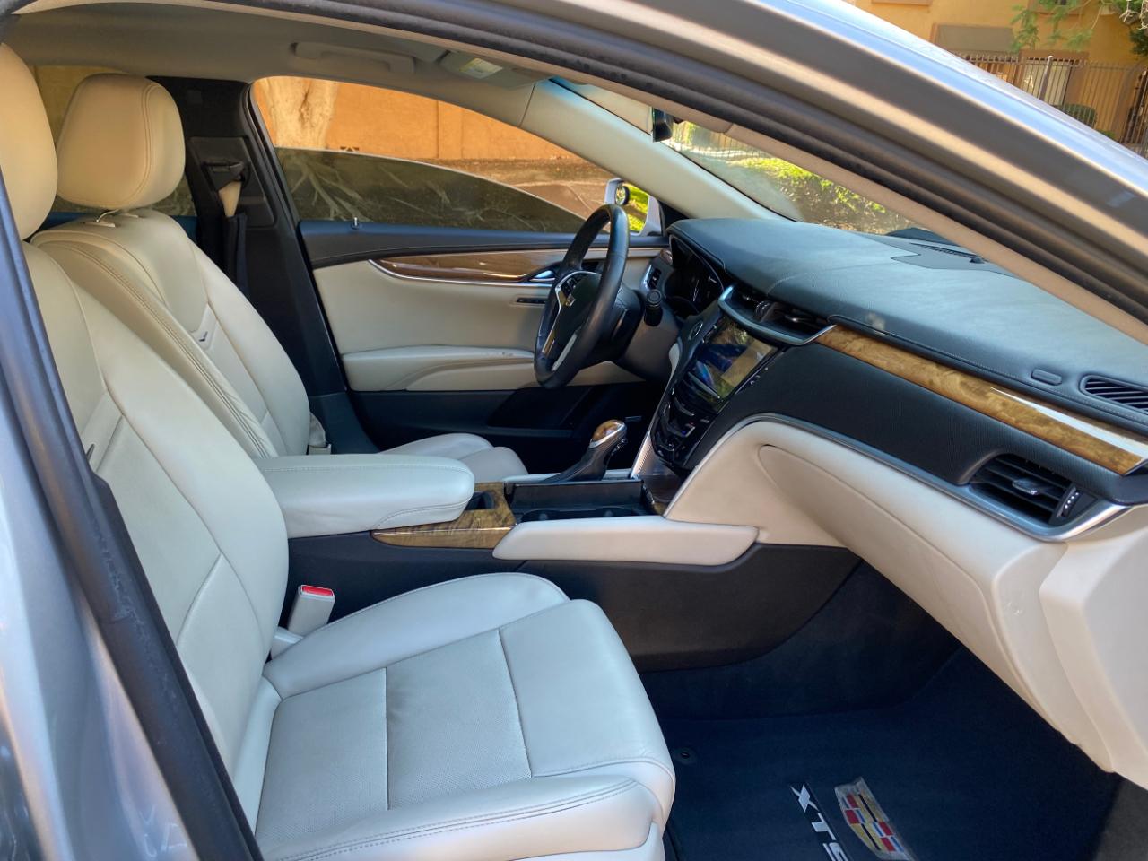 Cadillac XTS 4dr Sdn Luxury FWD 2018