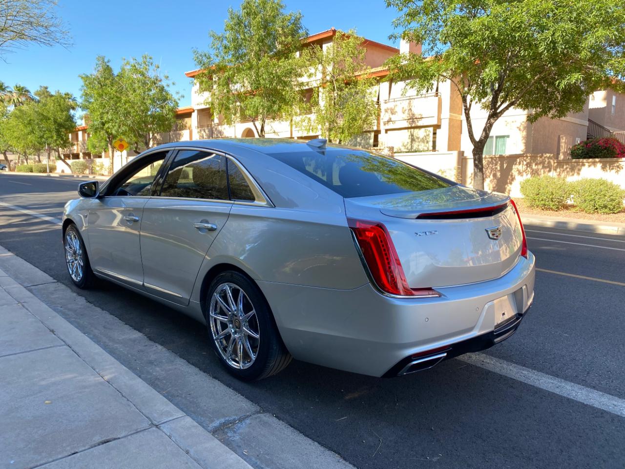 Cadillac XTS 4dr Sdn Luxury FWD 2018