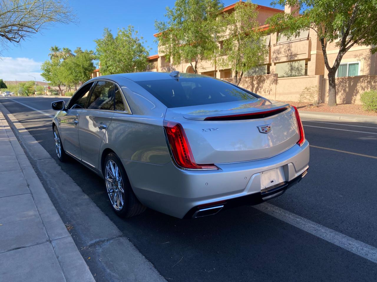 Cadillac XTS 4dr Sdn Luxury FWD 2018
