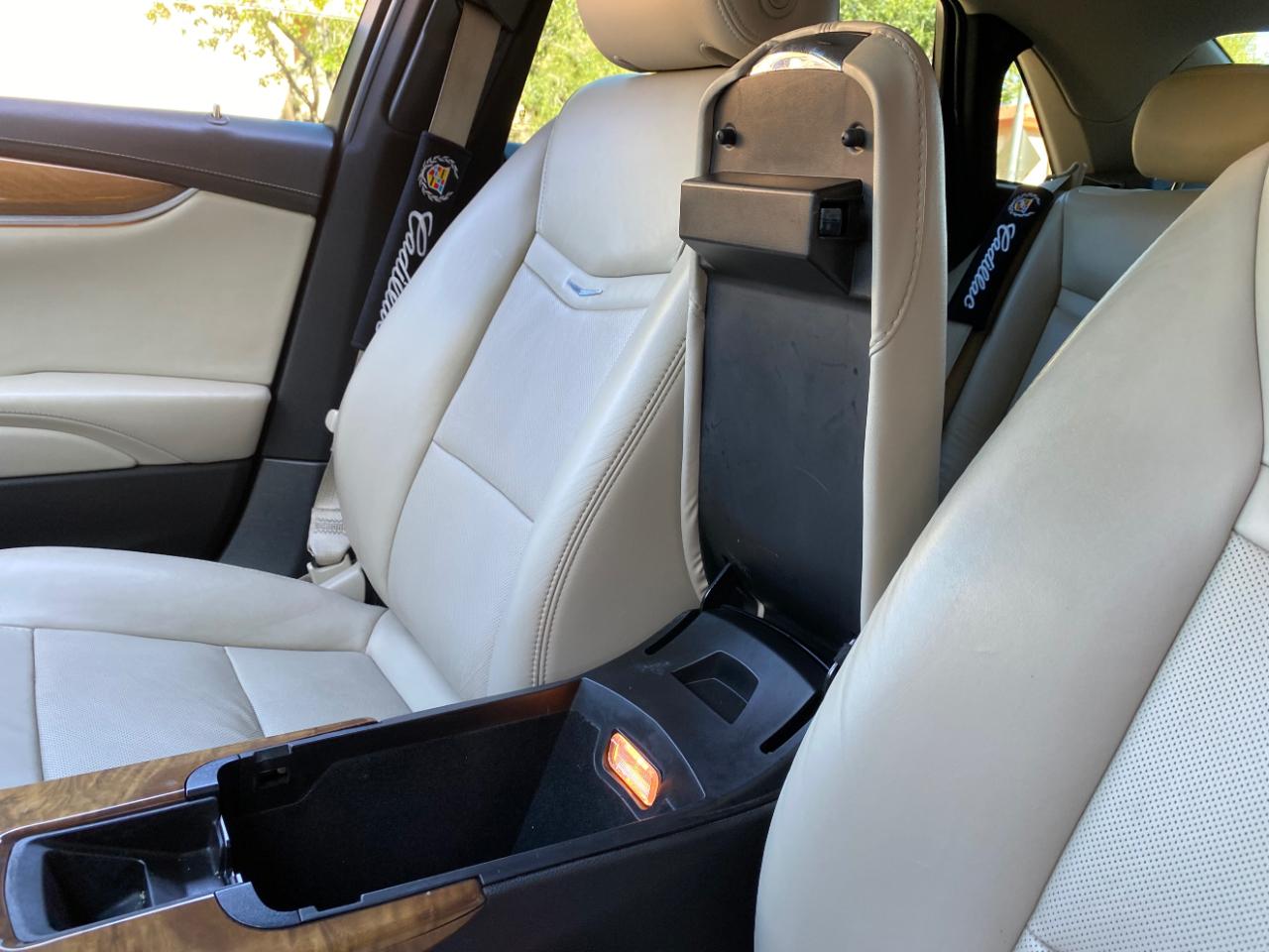 Cadillac XTS 4dr Sdn Luxury FWD 2018