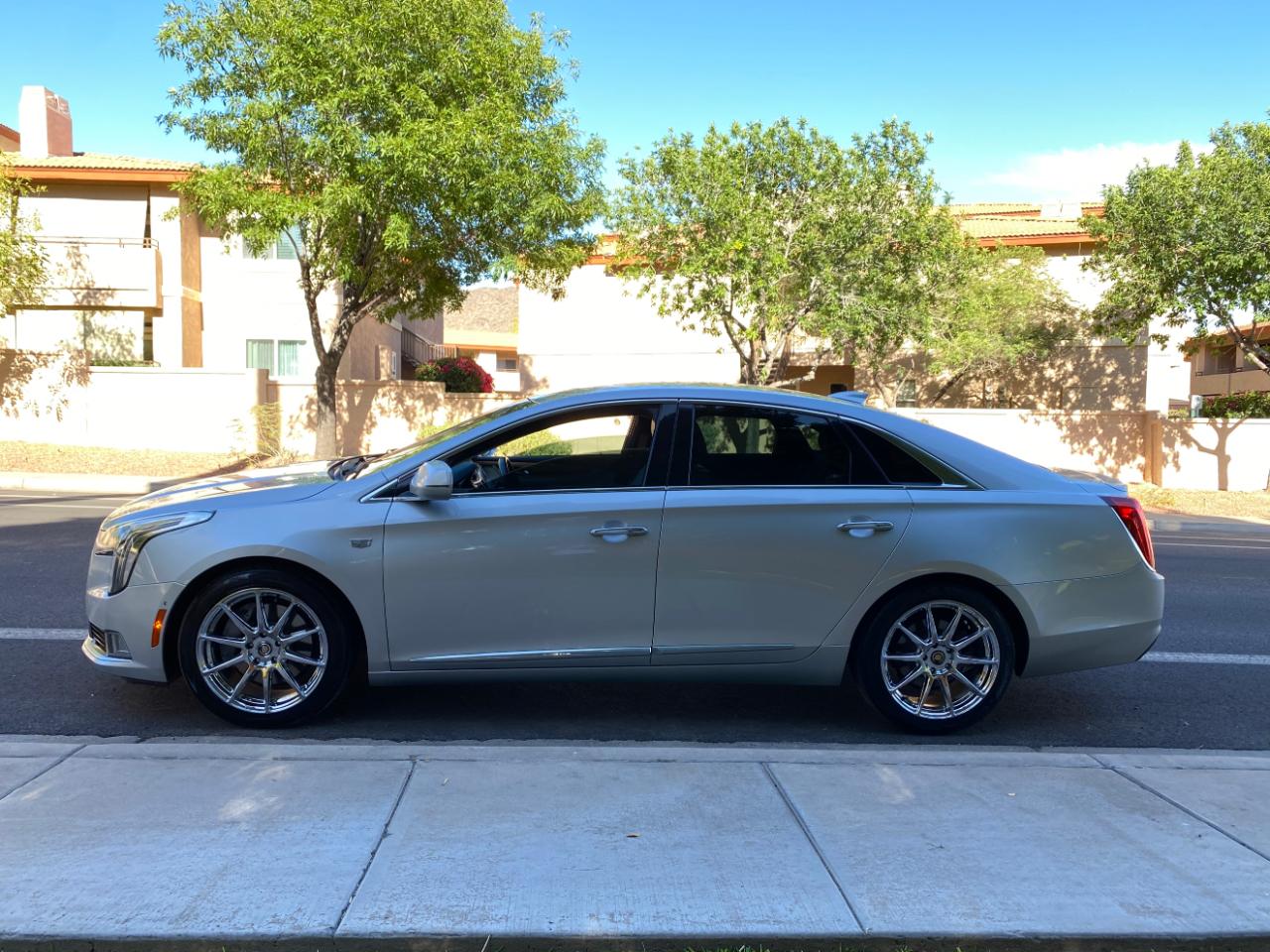 Cadillac XTS 4dr Sdn Luxury FWD 2018