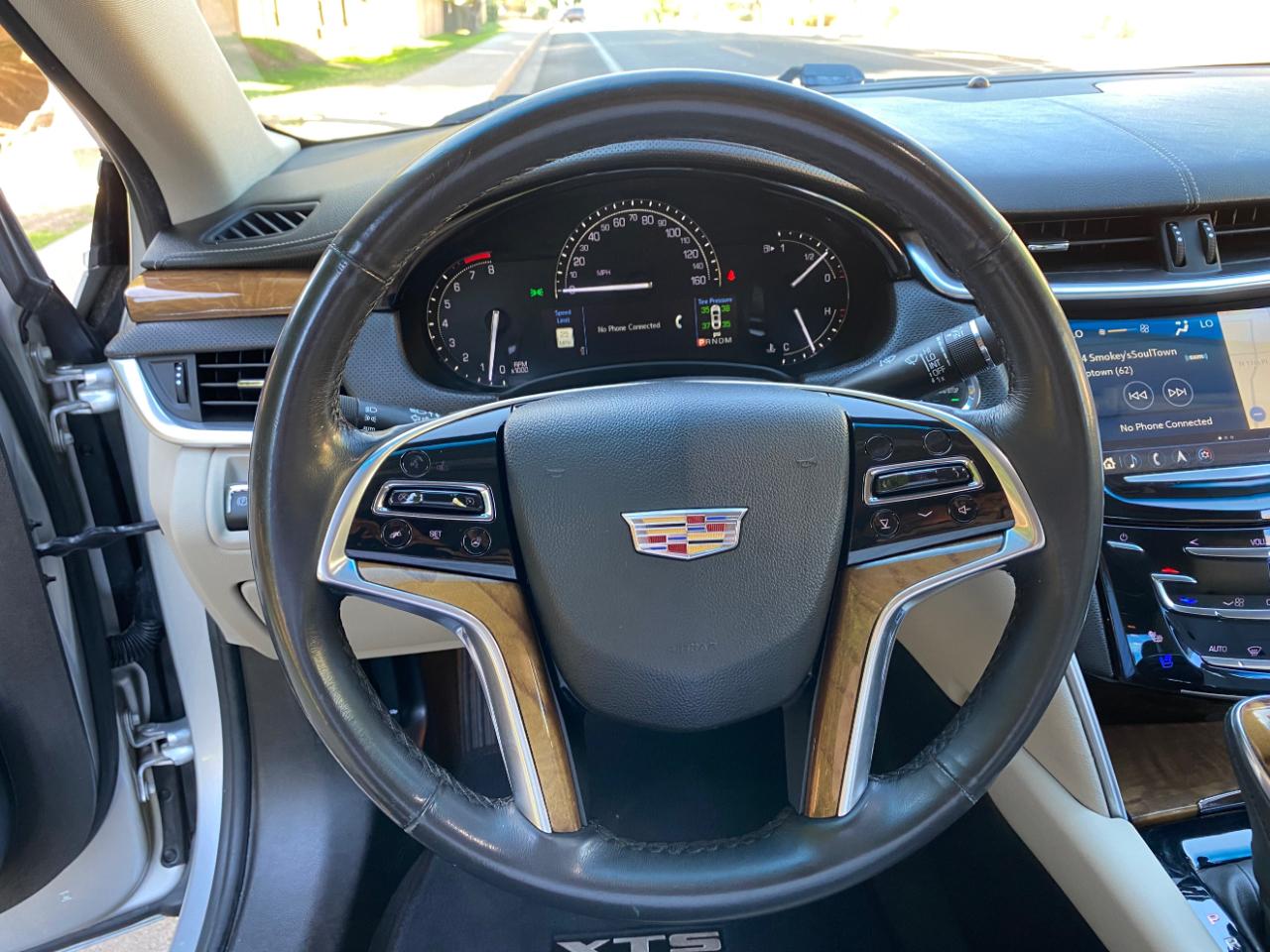 Cadillac XTS 4dr Sdn Luxury FWD 2018