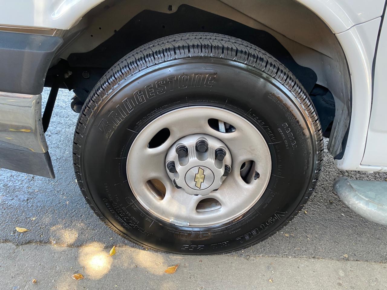 Chevrolet Express Cargo Van RWD 2500 135" 2024