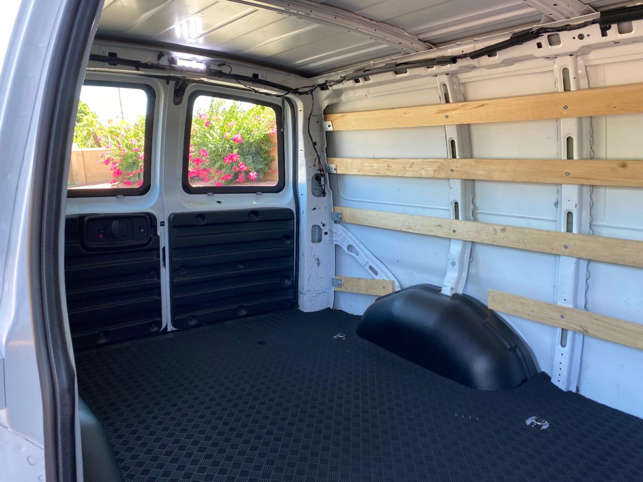 Chevrolet Express Cargo Van RWD 2500 135" 2024