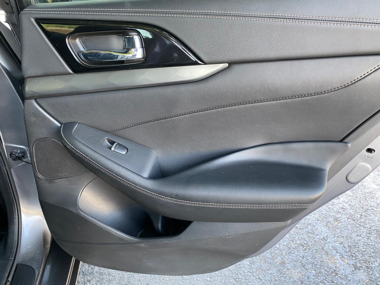Nissan Maxima SV CVT 2022