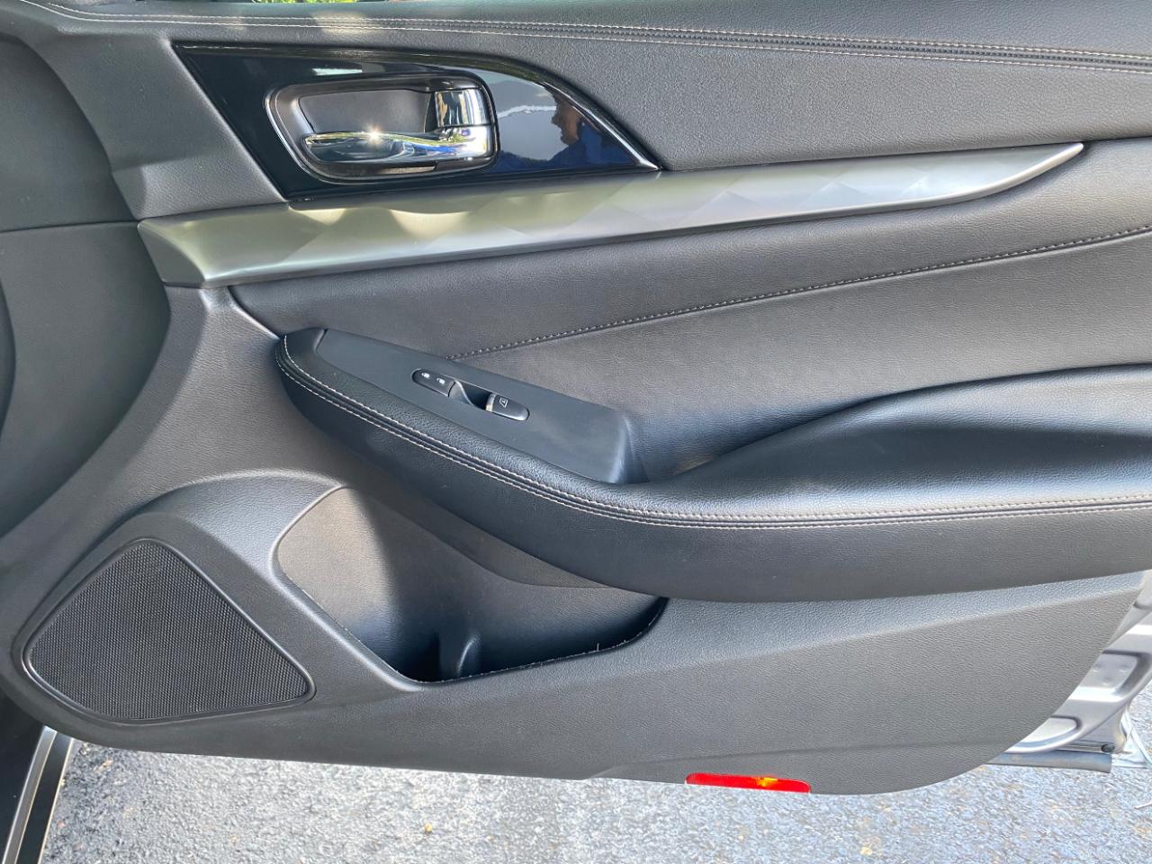 Nissan Maxima SV CVT 2022