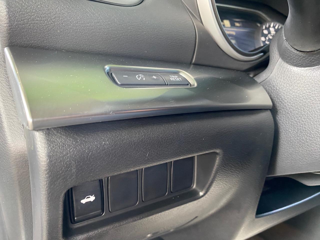 Nissan Maxima SV CVT 2022