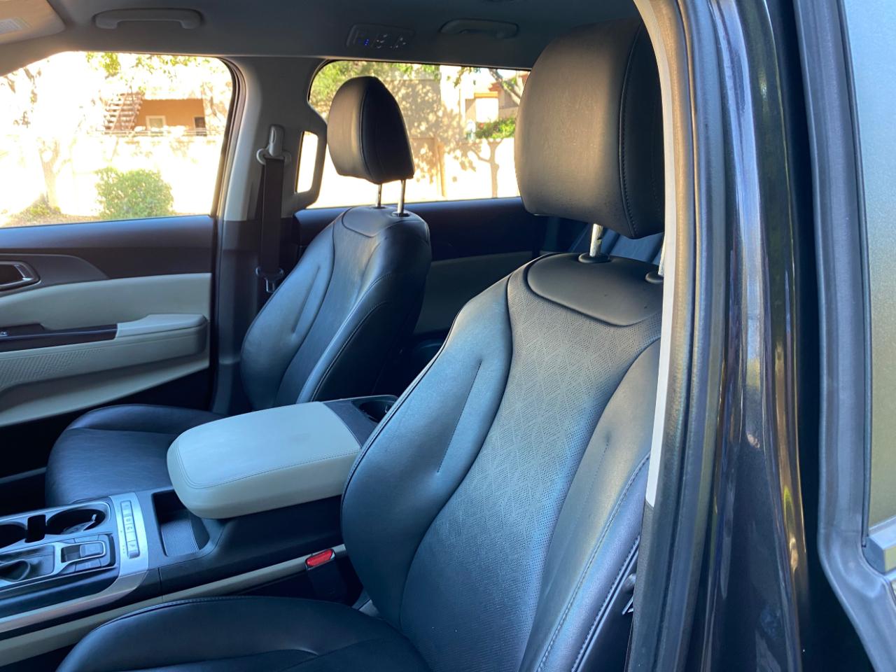 Kia Carnival LXS FWD 2022