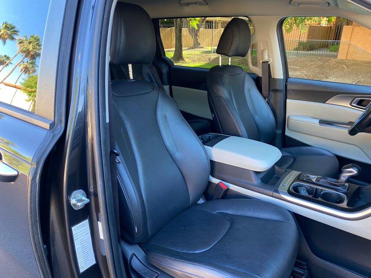 Kia Carnival LXS FWD 2022