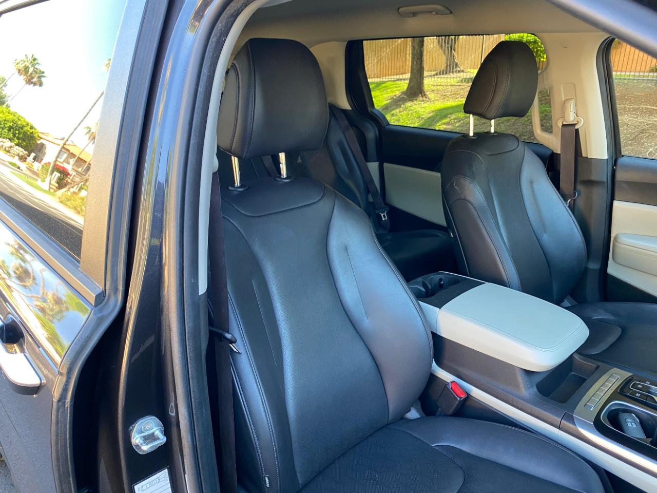 Kia Carnival LXS FWD 2022