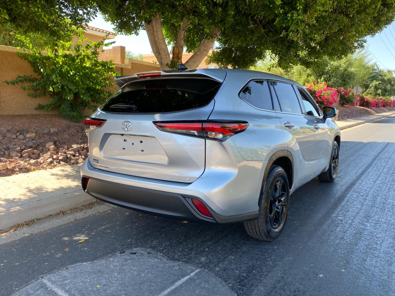 Toyota Highlander LE FWD (Natl) 2024