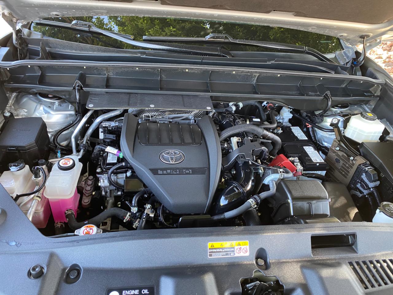 Toyota Highlander LE FWD (Natl) 2024