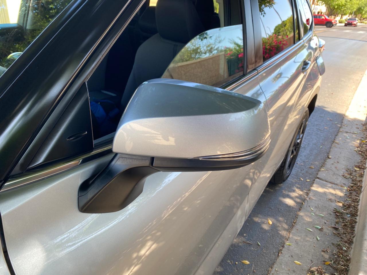 Toyota Highlander LE FWD (Natl) 2024