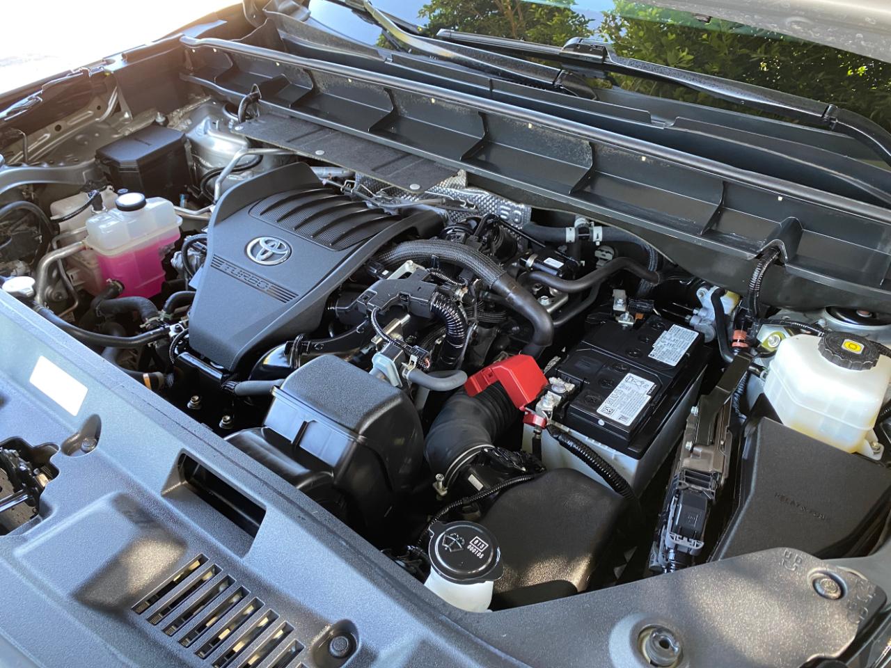 Toyota Highlander LE FWD (Natl) 2024
