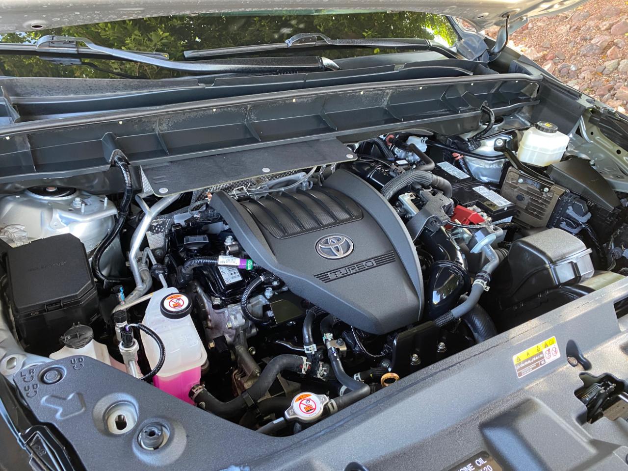Toyota Highlander LE FWD (Natl) 2024