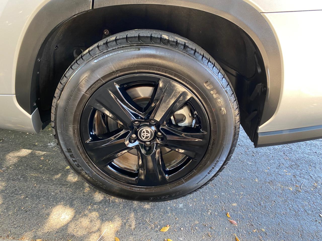 Toyota Highlander LE FWD (Natl) 2024