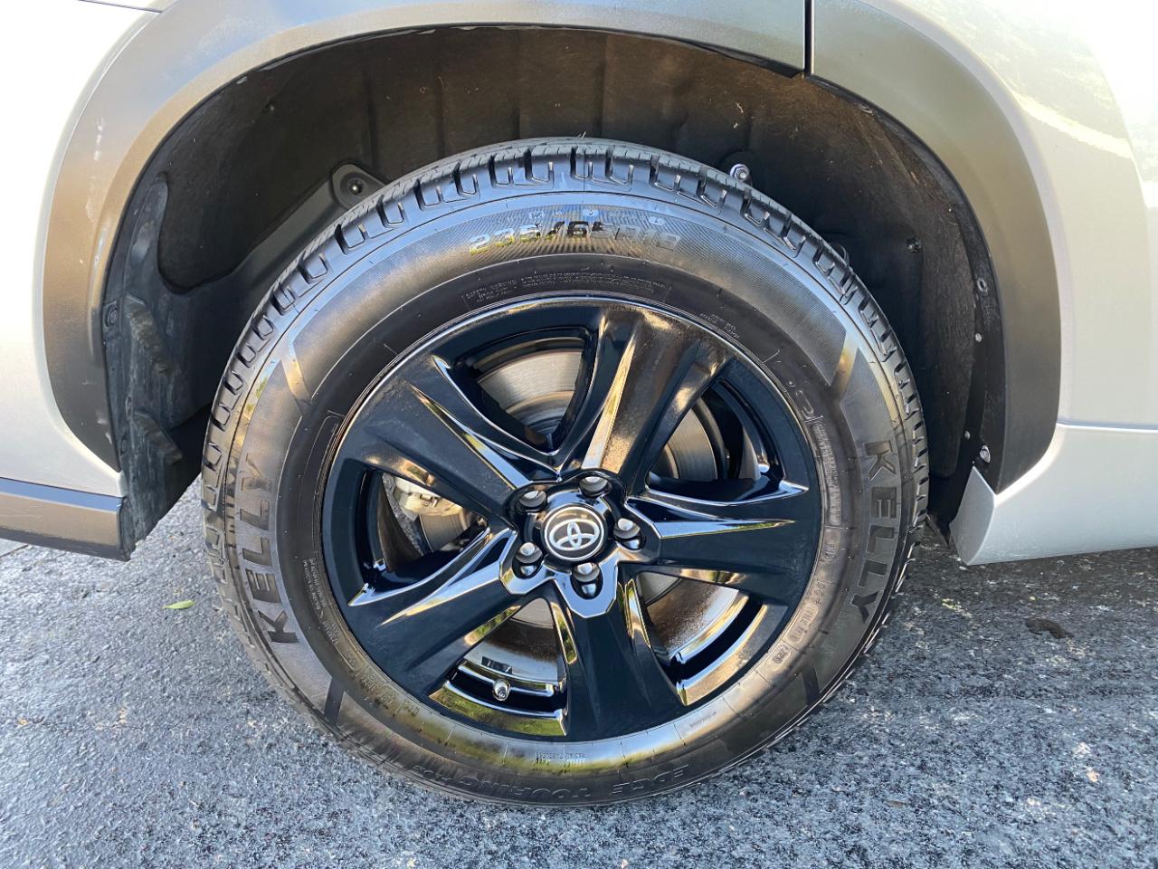 Toyota Highlander LE FWD (Natl) 2024