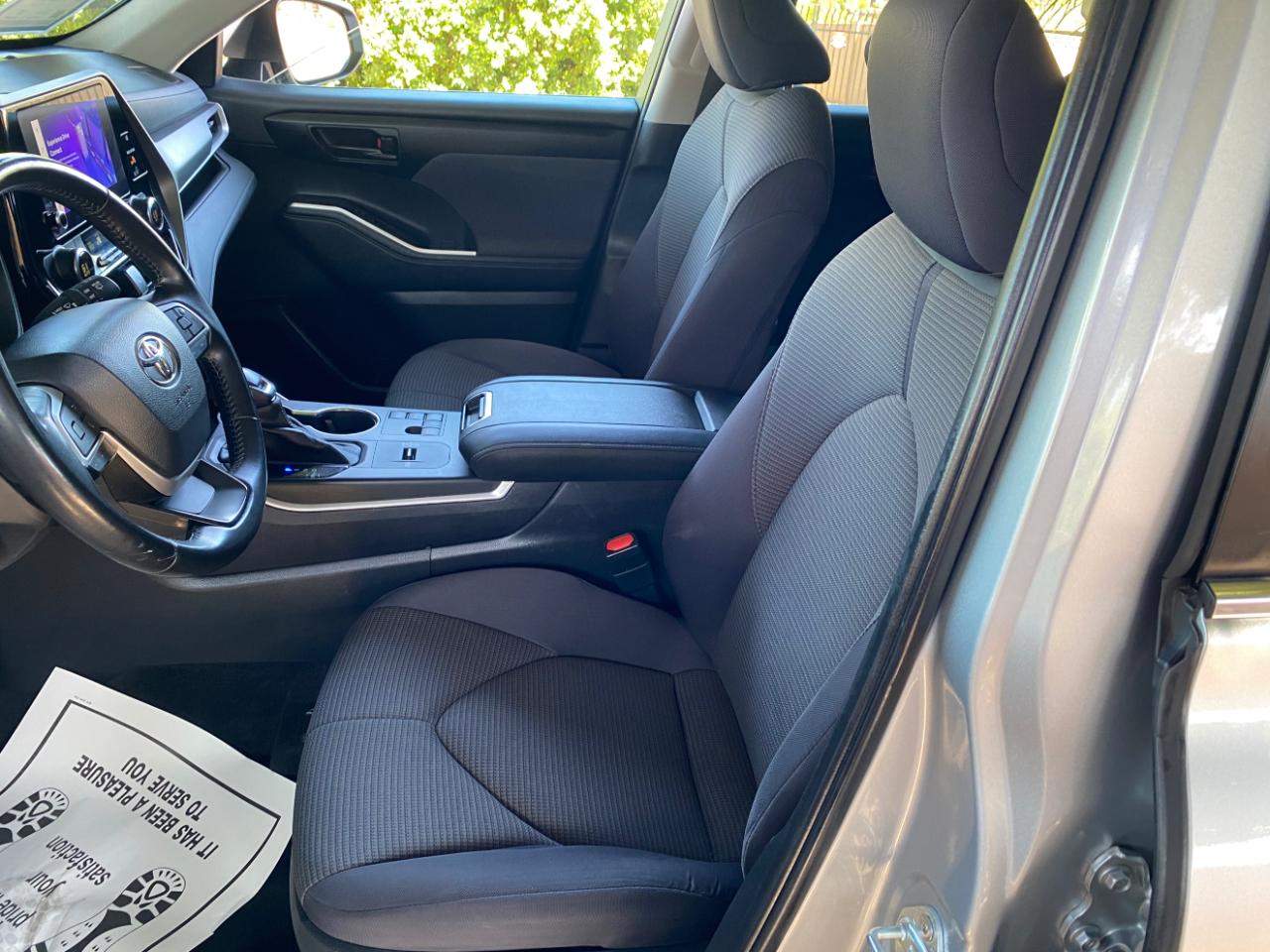 Toyota Highlander LE FWD (Natl) 2024