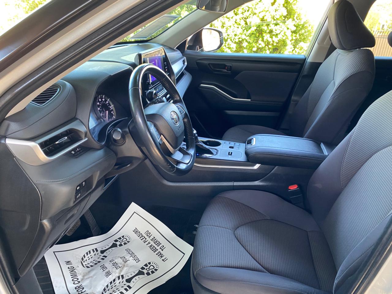 Toyota Highlander LE FWD (Natl) 2024