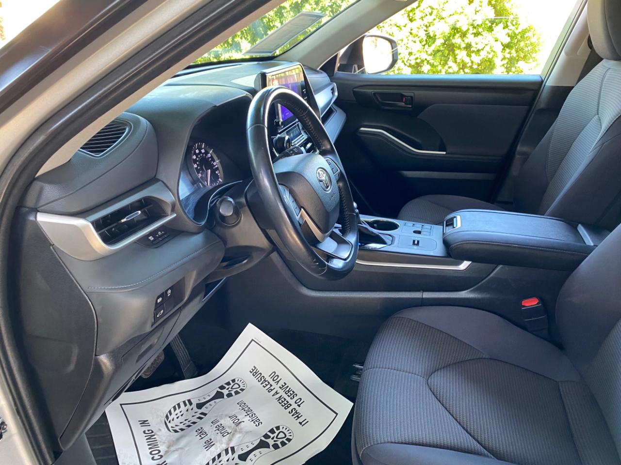 Toyota Highlander LE FWD (Natl) 2024