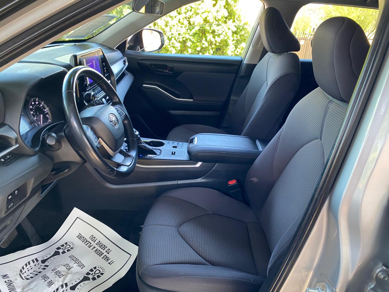 Toyota Highlander LE FWD (Natl) 2024