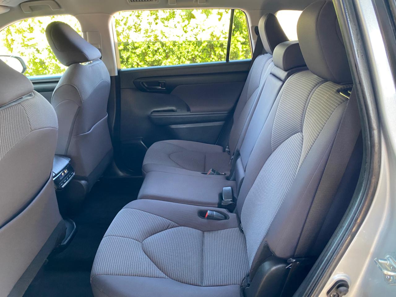 Toyota Highlander LE FWD (Natl) 2024