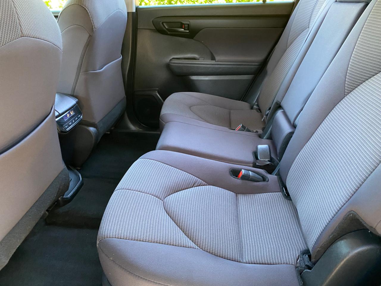 Toyota Highlander LE FWD (Natl) 2024