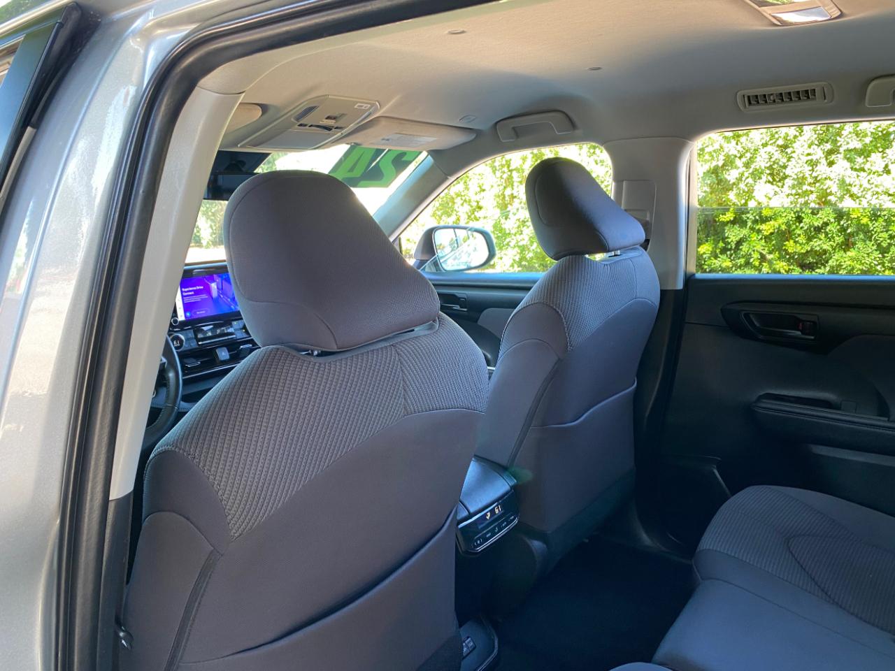 Toyota Highlander LE FWD (Natl) 2024