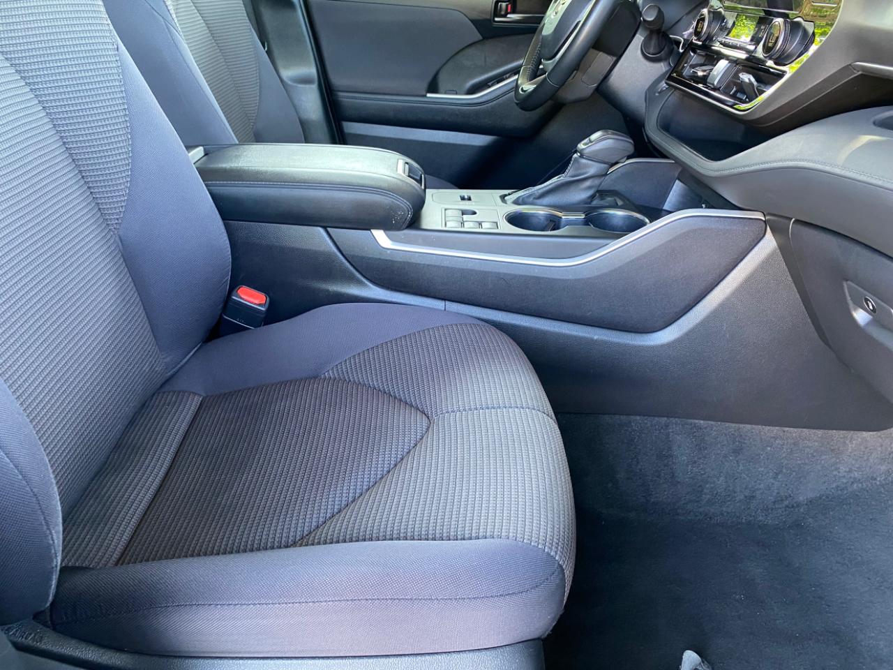Toyota Highlander LE FWD (Natl) 2024