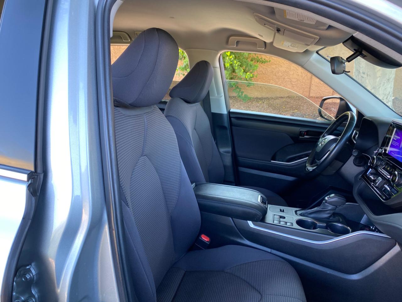 Toyota Highlander LE FWD (Natl) 2024