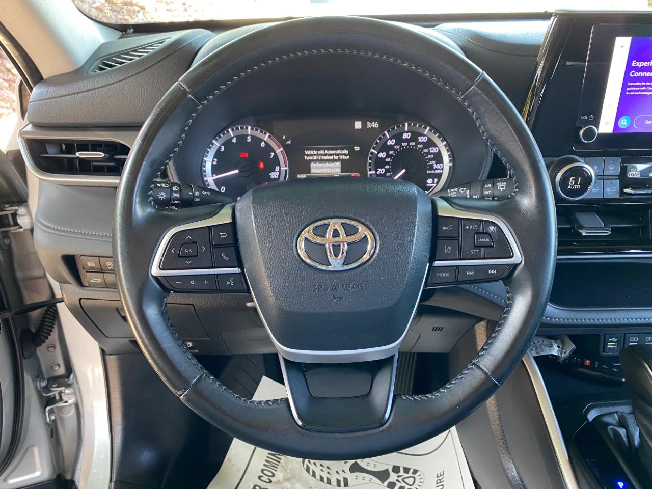 Toyota Highlander LE FWD (Natl) 2024