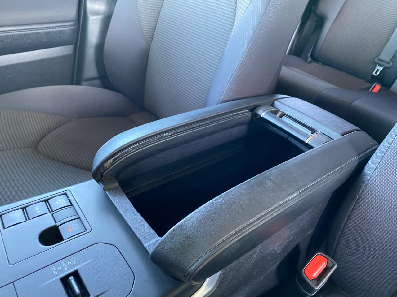 Toyota Highlander LE FWD (Natl) 2024