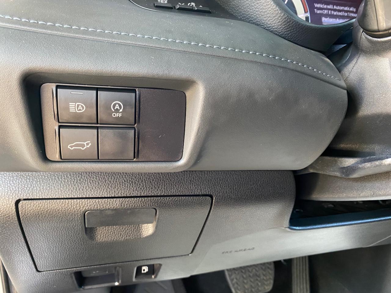 Toyota Highlander LE FWD (Natl) 2024