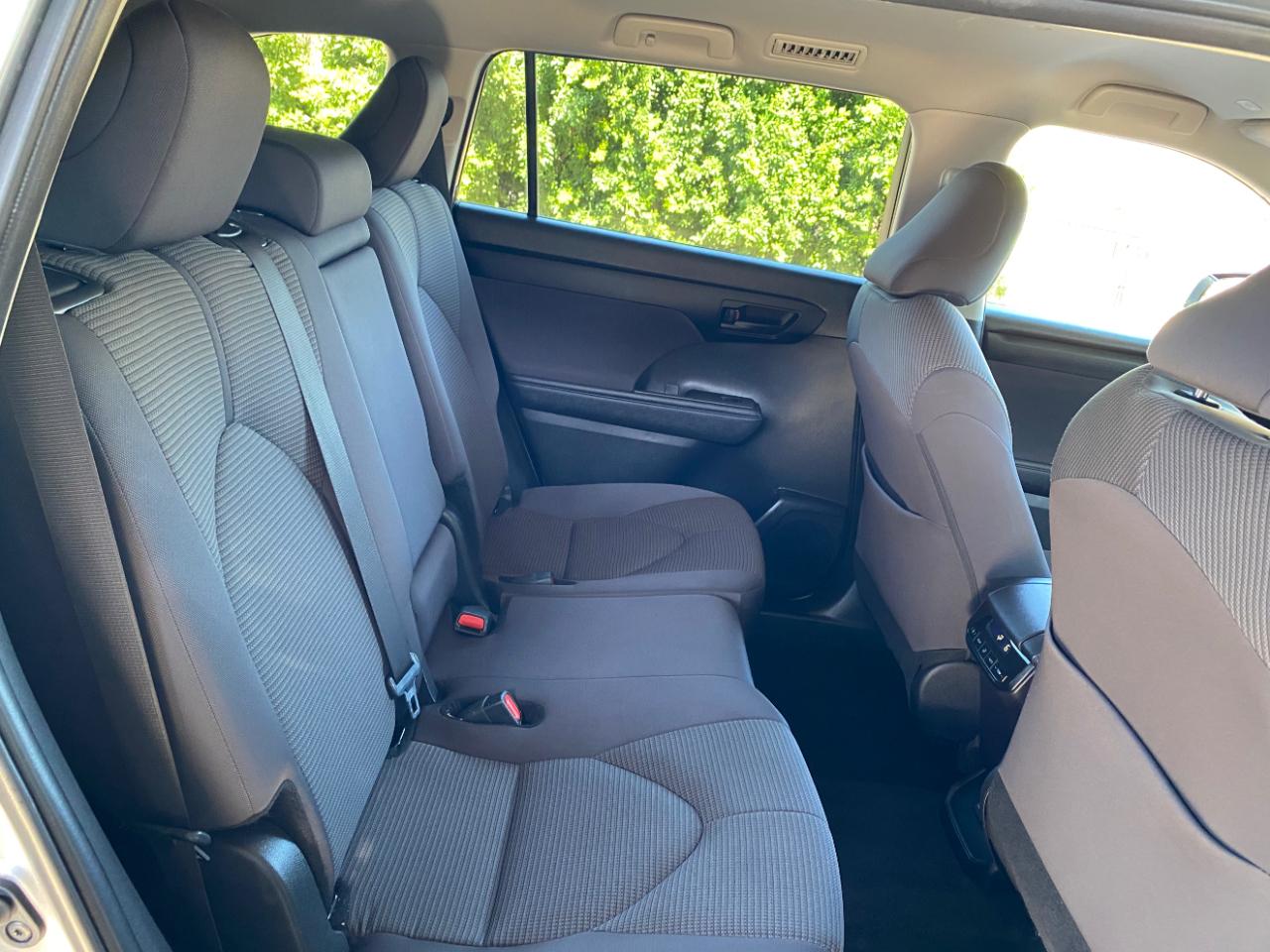 Toyota Highlander LE FWD (Natl) 2024