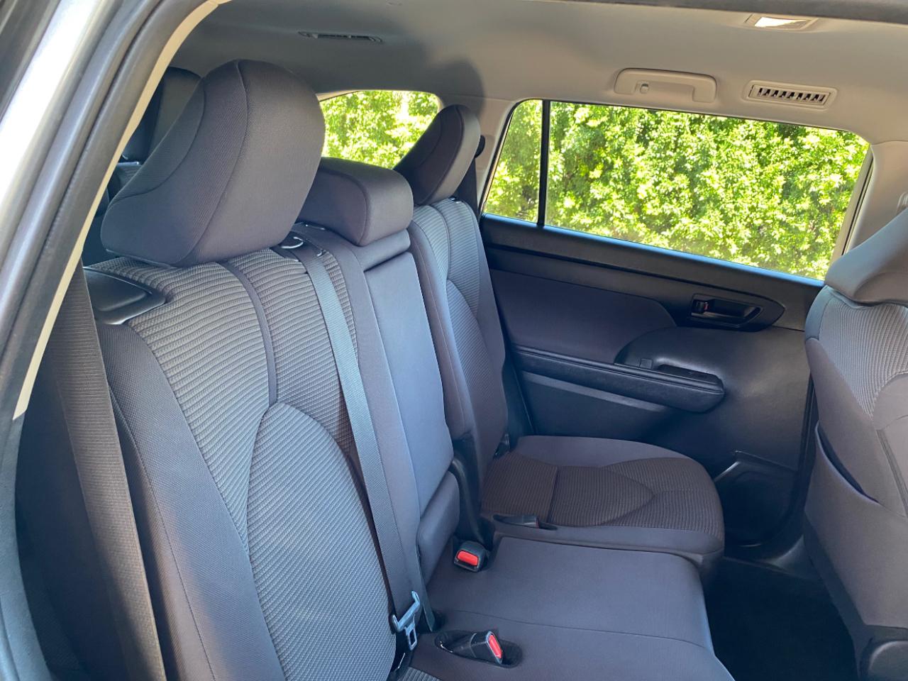 Toyota Highlander LE FWD (Natl) 2024