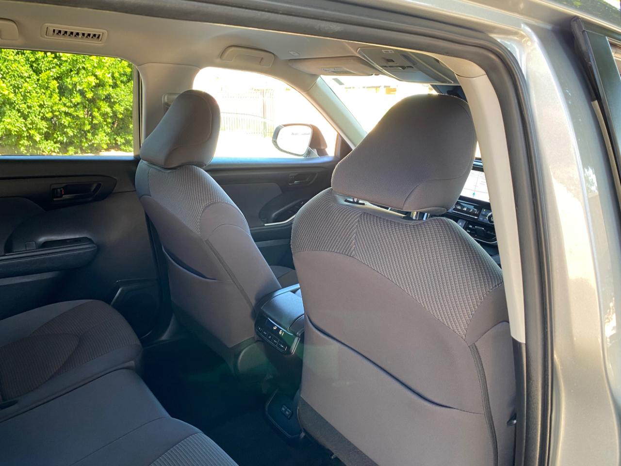 Toyota Highlander LE FWD (Natl) 2024
