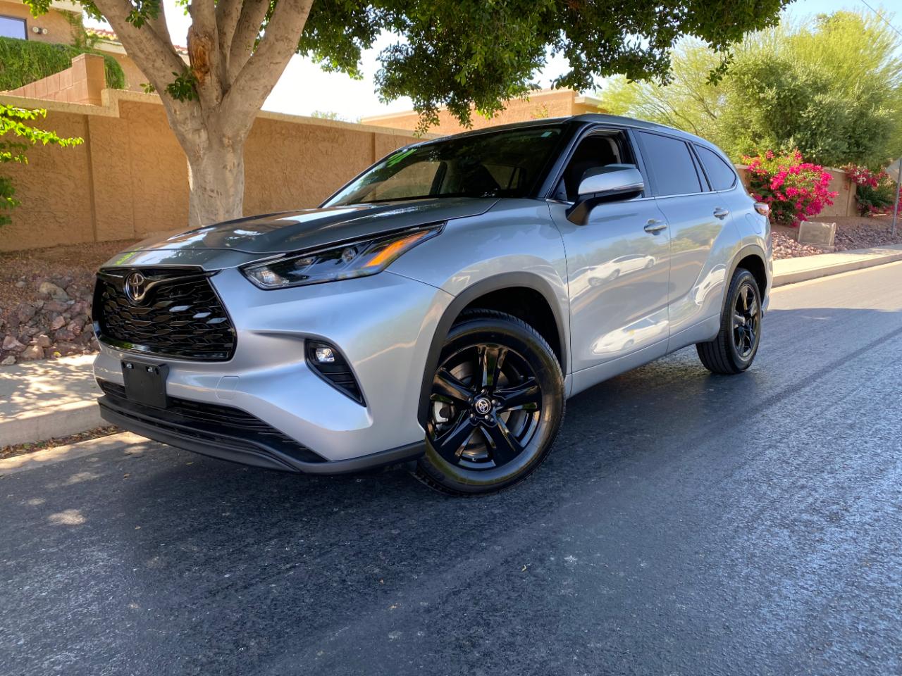 Toyota Highlander LE FWD (Natl) 2024