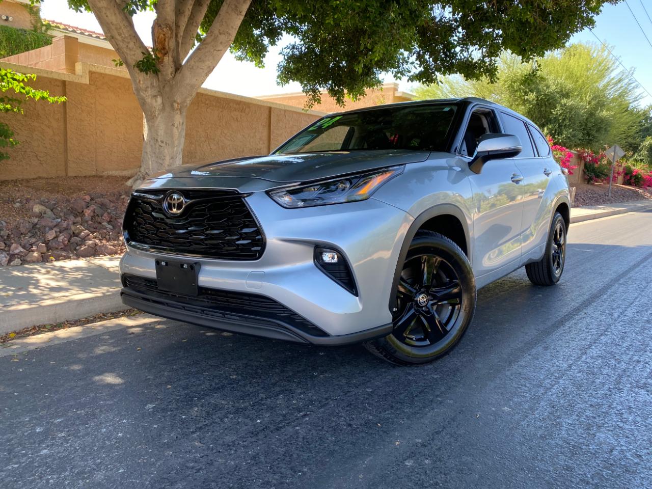 Toyota Highlander LE FWD (Natl) 2024
