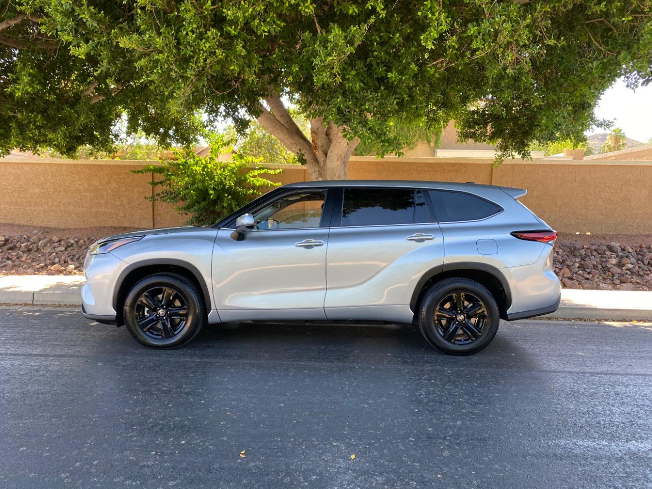 Toyota Highlander LE FWD (Natl) 2024