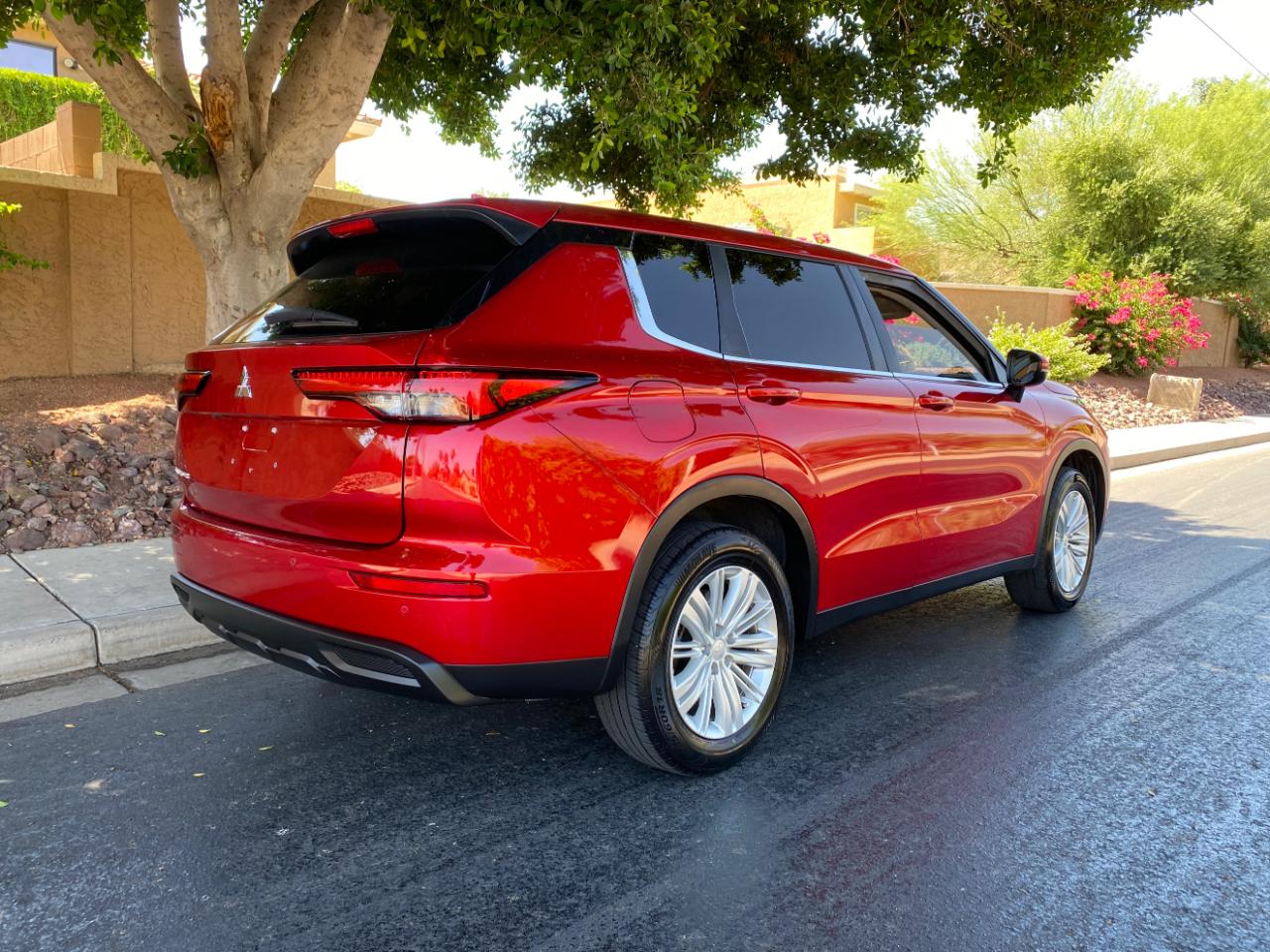 Mitsubishi Outlander ES FWD 2024