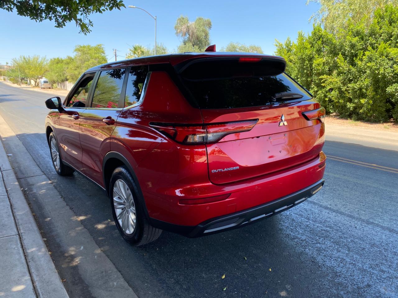 Mitsubishi Outlander ES FWD 2024