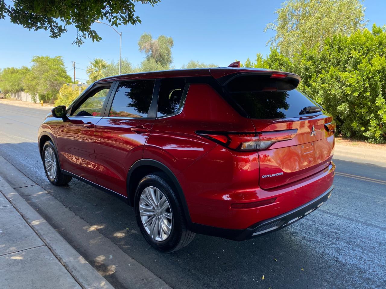 Mitsubishi Outlander ES FWD 2024