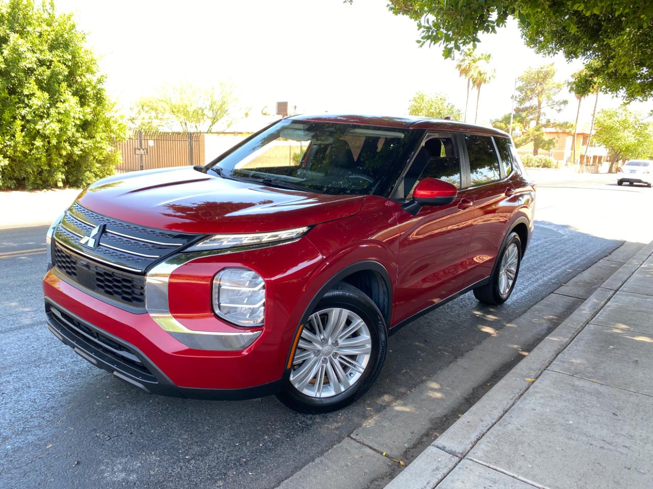 Mitsubishi Outlander ES FWD 2024