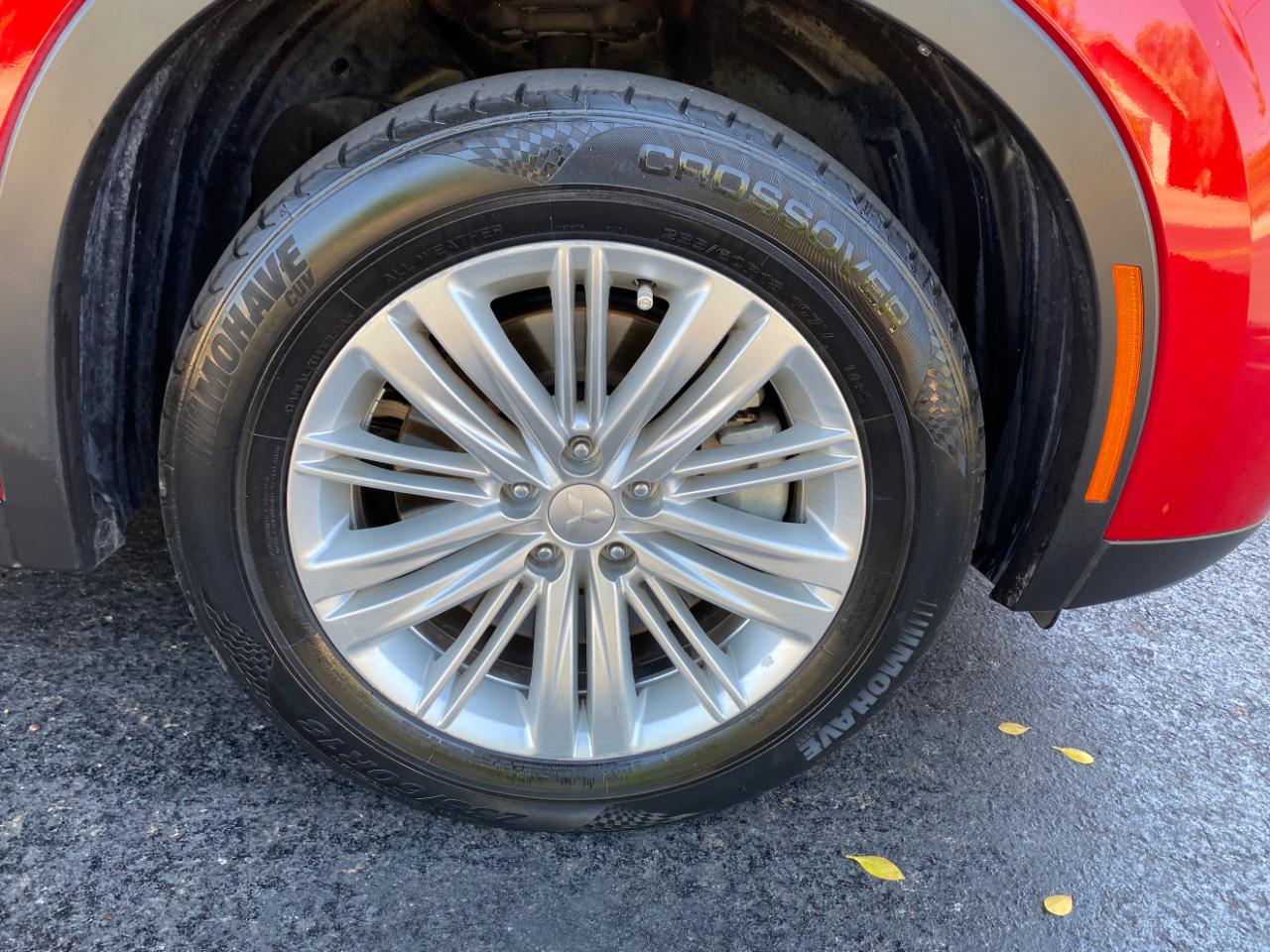 Mitsubishi Outlander ES FWD 2024