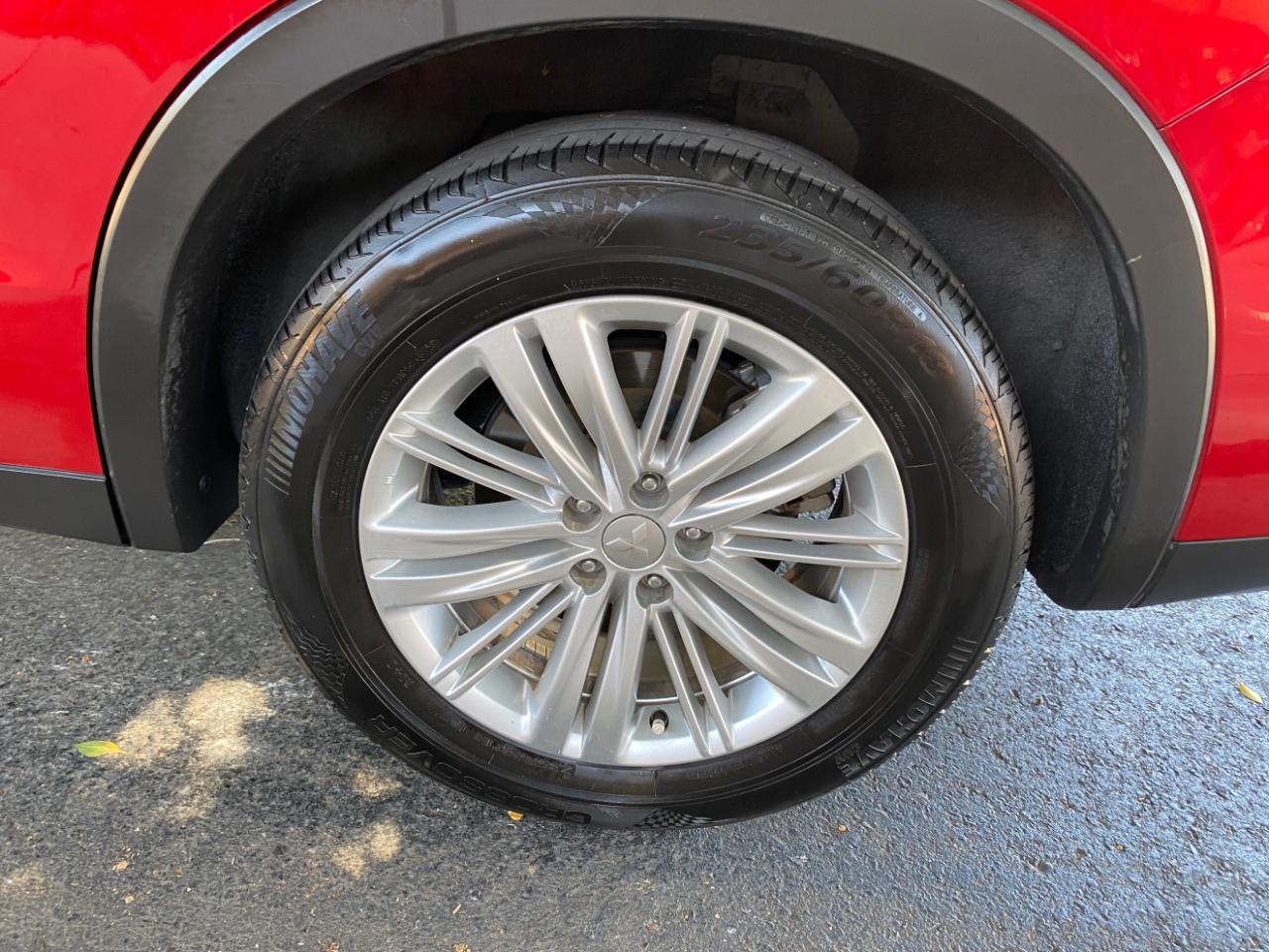 Mitsubishi Outlander ES FWD 2024